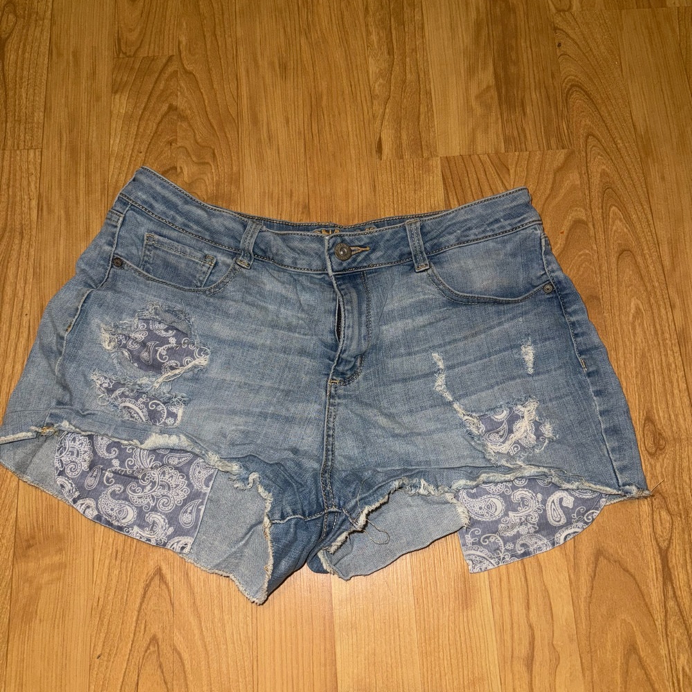 Arizona Distressed Shorts